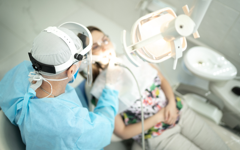 Multiple mounting options: ceiling, dual-arm, portable