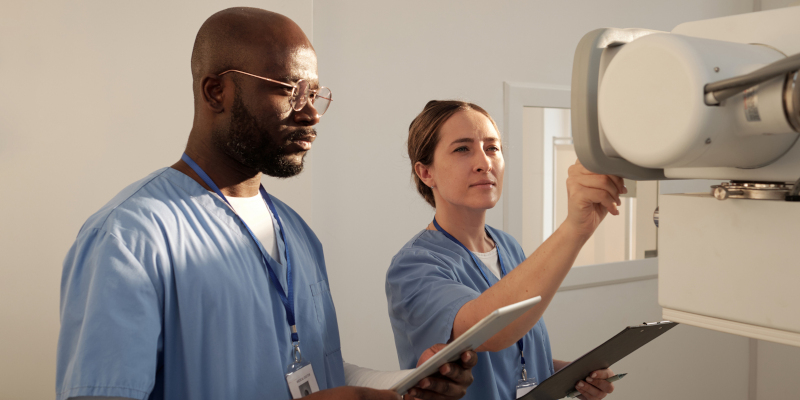 Differences Between a Biomedical Technician and a Biomedical Engineer